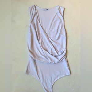 🌟 FashionNova Bodysuit - Size XS - White and draped